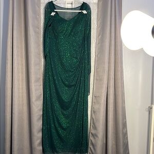 R&M Richards‎ Green Sleeveless Gown Sweetheart Neckline